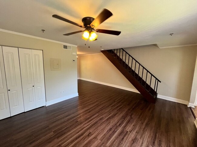 Building Photo - 7814 Shadowood Dr