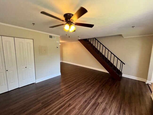 Foto del edificio - 7814 Shadowood Dr