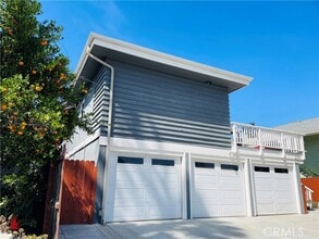 Building Photo - 2773 Bayshore Ave