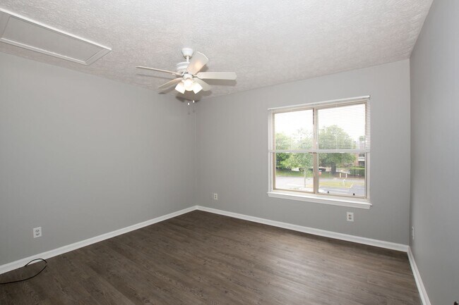 Building Photo - Awesome 1BR Condo w Amenities, Hampton