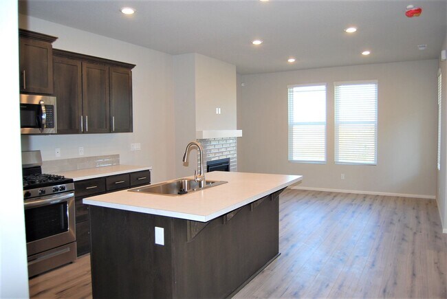 Building Photo - 3 Bedroom / 2.5 Bath Home McMinnville