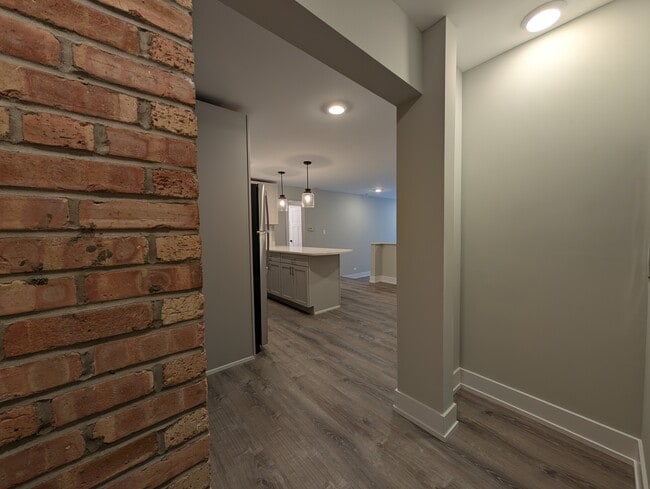 Building Photo - 1254 N La Salle Dr