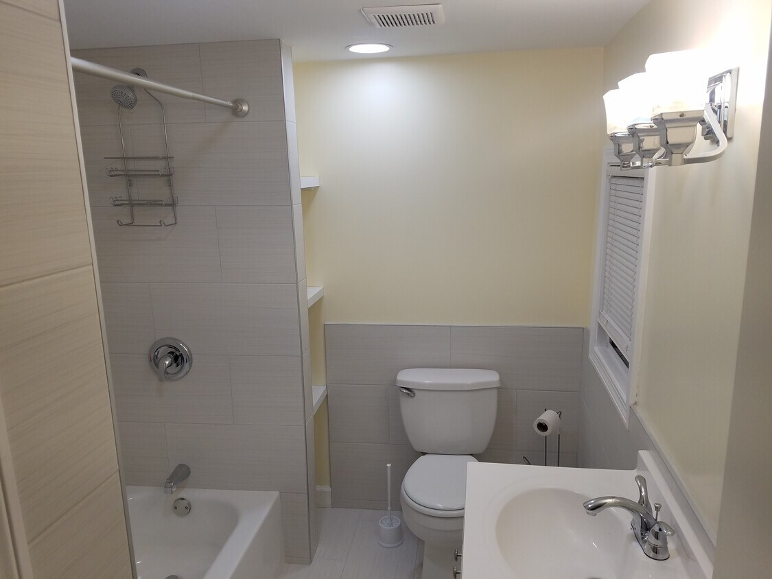 Building Photo - 28 Bowe Ave