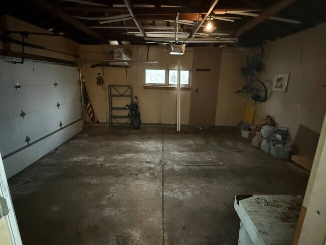 Foto del edificio - 2505 Zinran Ave S