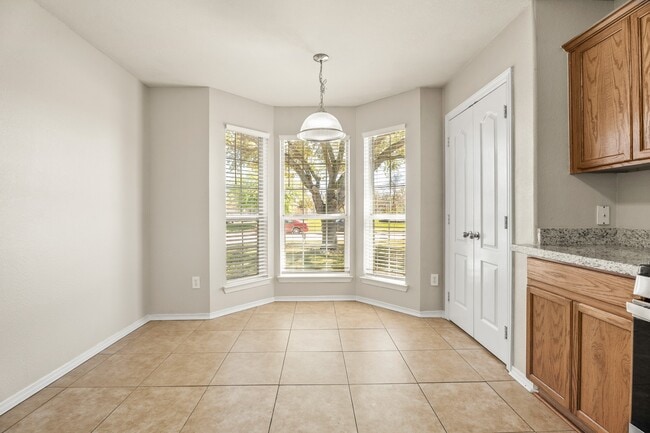 Foto del edificio - 23 N Golden Oak Dr