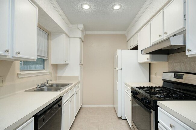 Foto del edificio - 10419 Firethorn Ln