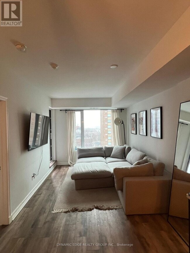 Building Photo - 238 Besserer St