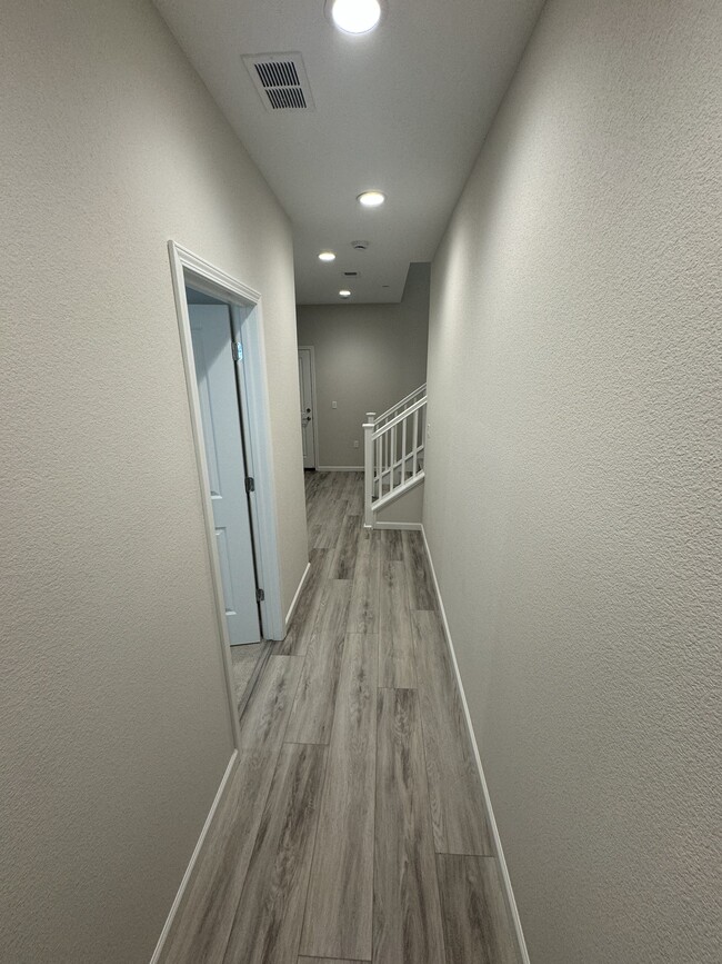 Foto del edificio - 5515 Holly Bay Ave