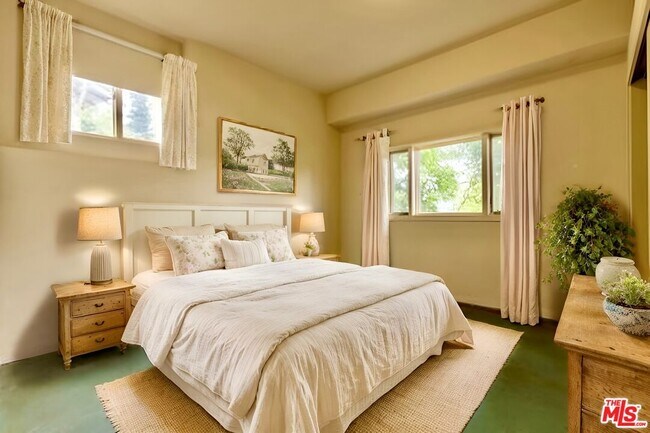 Foto del edificio - 1023 Oak Grove Dr