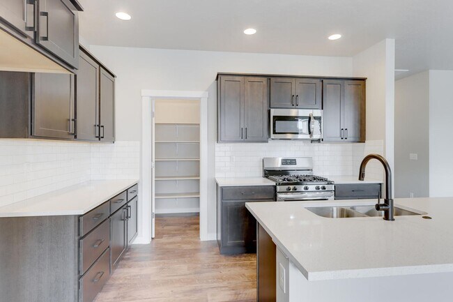 Foto del edificio - Available December 1st! 4bd/2b Newly Const...