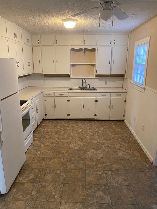 Building Photo - 117 N Faulkner St