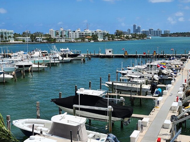 Building Photo - 7601 E Treasure Dr