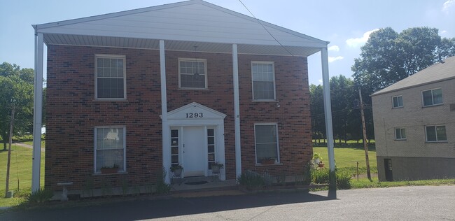 Foto del edificio - 1293 Reavis Barracks Rd