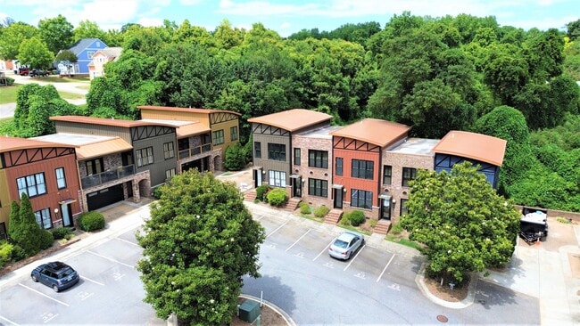 Building Photo - Urban Lofts 440 - Available August 2025!