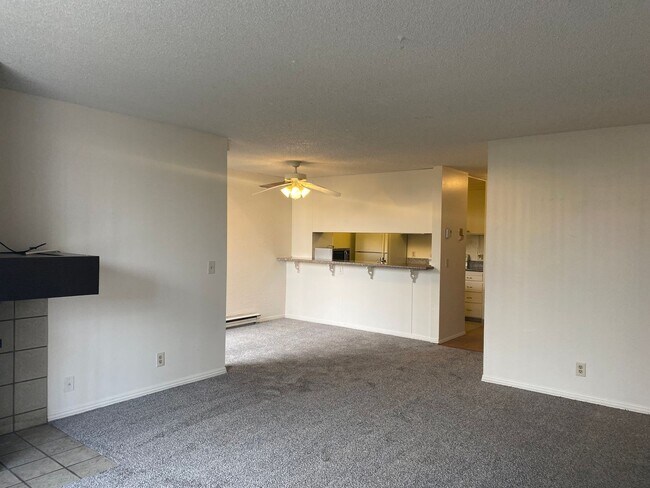 Foto del edificio - 2101 Shoreline Dr