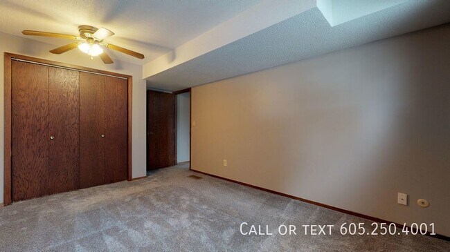 Building Photo - Beautiful 2 Bedroom 1 Bathroom Apartment w...