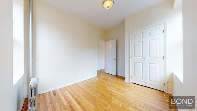 Foto del edificio - 207-209 WEST 11TH STREET-4A
