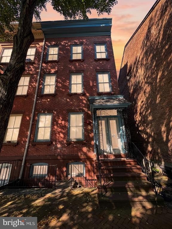 Building Photo - 255 Mercer St