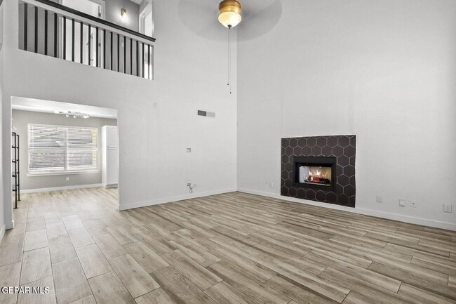 Building Photo - 729 Paseo Sereno Dr