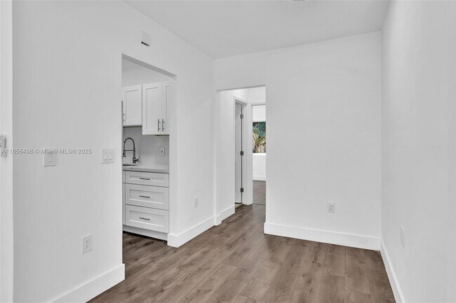 Building Photo - 652 SW 5th St