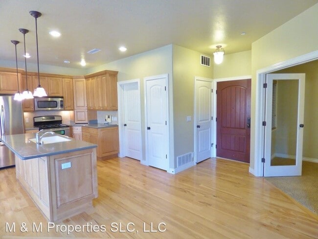 Building Photo - 2 br, 2 bath House - 7386 S 1000 E #104