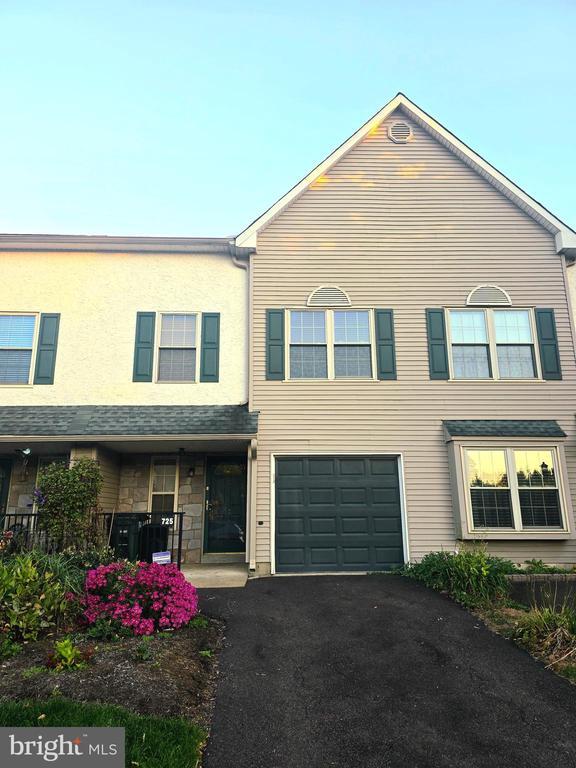 Foto principal - 725 Dell Ct
