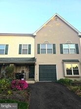 Building Photo - 725 Dell Ct