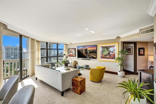 Foto del edificio - 1000 W Island Blvd