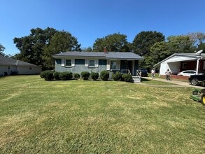 Building Photo - 608 Hamrick St