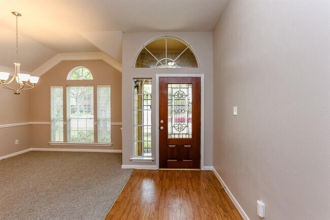Foto del edificio - 2326 Standing Oak Ln