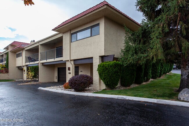 Foto del edificio - 3447 Skyline Blvd