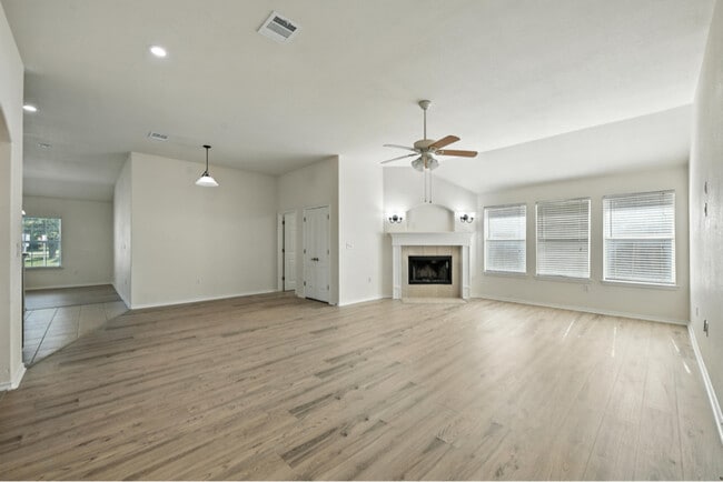 Building Photo - 5328 Sioux Creek Ln