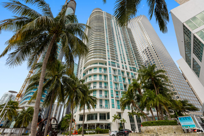 Building Photo - 300 S BISCAYNE