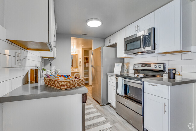 2BR, 1BA - 935SF - Kitchen - Nines at Lakeside