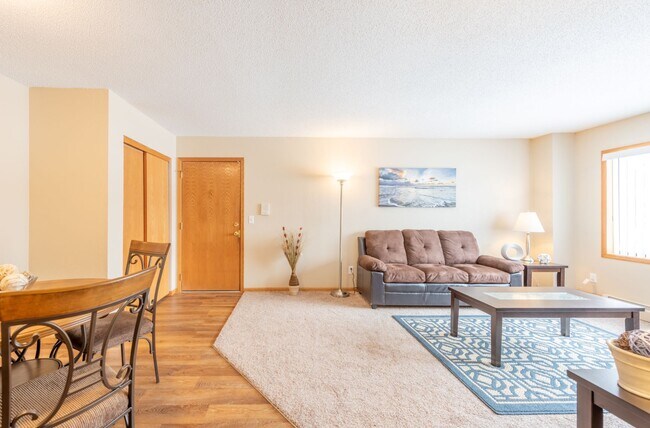 Foto del edificio - Clark Place Apartments & Townhomes