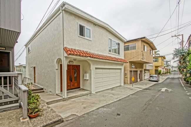 Building Photo - 3409 Vista Dr