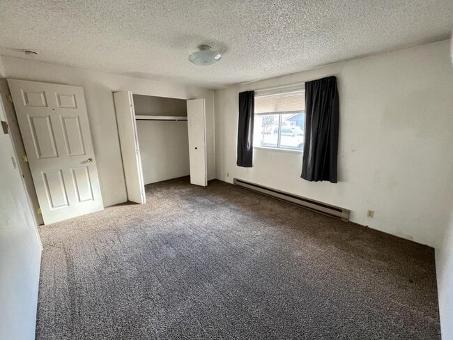Building Photo - 412 NE Candy Ln