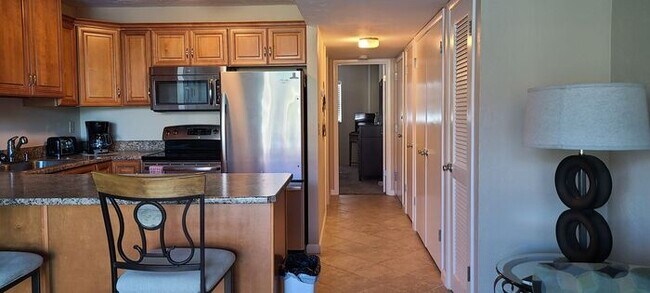 Foto del edificio - Vacation Rental - 30 Day min across From D...