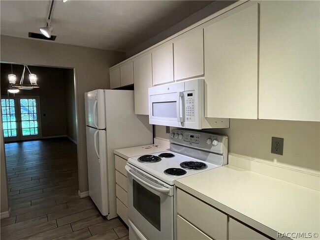 Foto del edificio - 600 E Gilchrist Ct