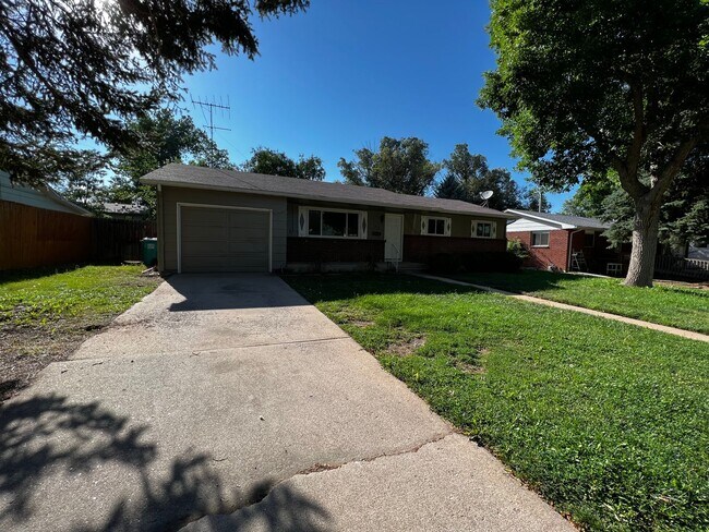 Foto del edificio - 5 Bedroom, 2 Bathroom Home!