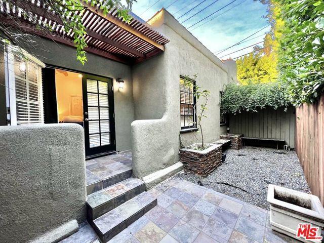 Foto principal - 855 N Sweetzer Ave