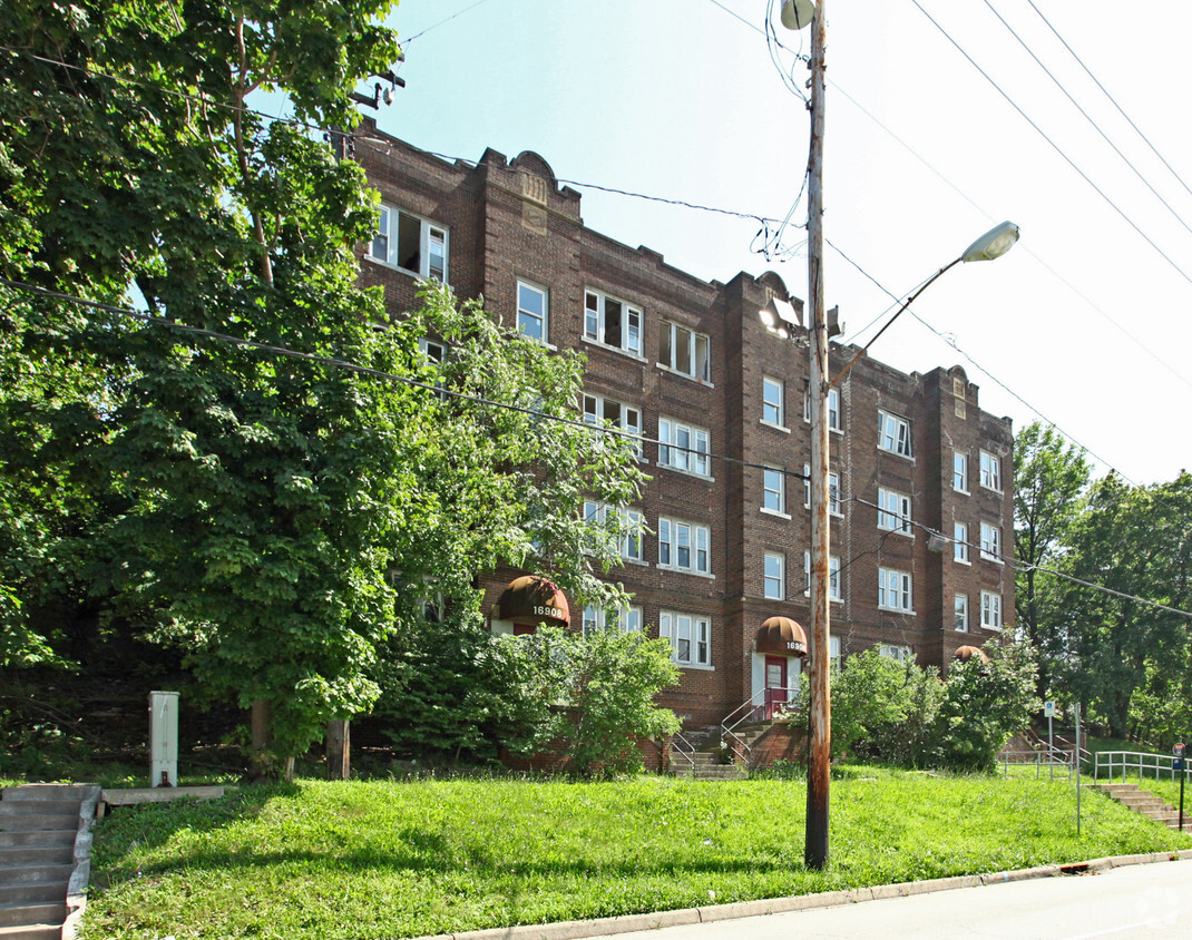 Building Photo - 16900 Euclid Ave
