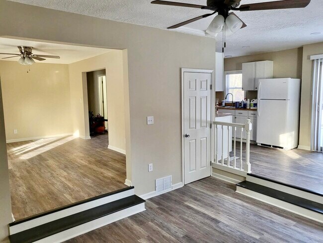 Building Photo - 6224 Parkview Ave