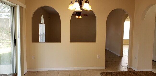 Foto del edificio - ~4/2.5~Curtis Ave~Groveland Lake Dot Landing~Big Corner Lots with lots a room!