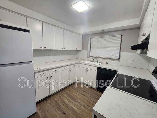 Foto del edificio - 4102 Garden Estates Dr