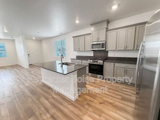 Building Photo - 4100 W Cirrus Ln