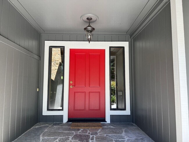 Foto del edificio - Gorgeous Lakeridge Shores Home Available Now