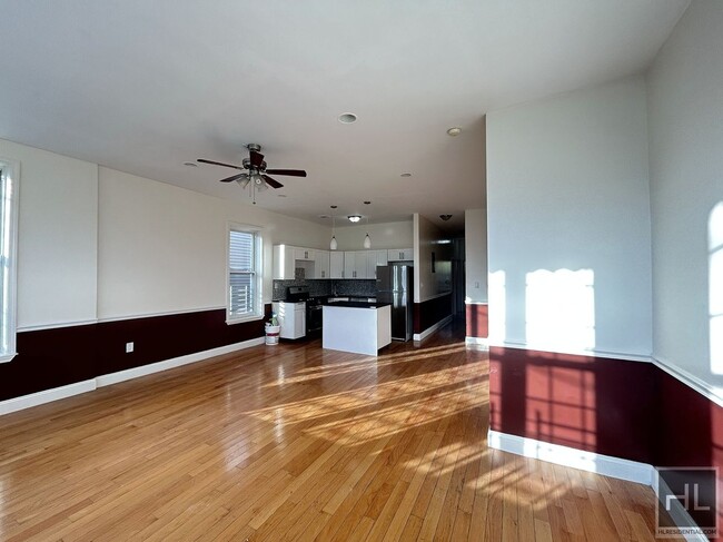 Foto del edificio - 1,000+ sqft 3BR/2BA in East Bronx!