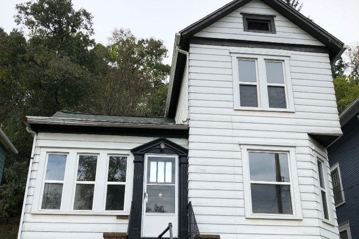 Primary Photo - 137 Grosvenor St