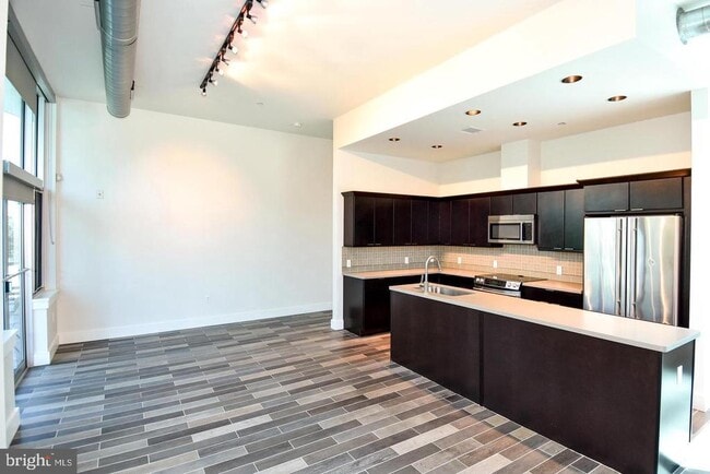 Foto del edificio - 7809 Woodmont Ave